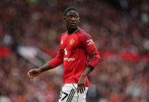 ኮቢ ሜይኖ በማንቸስተር ዩናይትድ ለመቆየት ተስማማ።