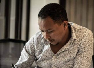 መርከቧ ከተገለበጠች የሚተርፍ ሰው የለም፤ መርከቧን አንነቅንቃት፣ የሚነቀንቅ በቂ ማዕበል አግኝቷት እያላጋት ነው፤ ተጨማሪ ማዕበል አንሁን” ጸሐፊ እና የፍልስፍና መምሕር ዮናስ ዘውዴ