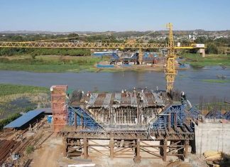 በባሕር ዳር ከተማ አስተዳደር እየተገነባ ያለው የዓባይ ድልድይ ግንባታ በታቀደለት ጊዜ ለማጠናቀቅ እየተሠራ መሆኑን የድልድዩ ምክትል ተጠሪ መሀንዲስ ገለጹ፡፡