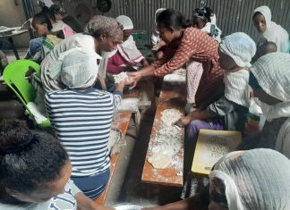 የጎንደር ከተማ ሴቶች ለዘመቻ ህልውና የኋላ ደጀን ለመሆን የስንቅ ዝግጂት እያደረጉ ነው።