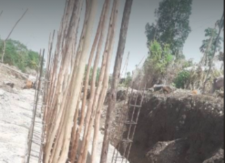 በመጠናቀቅ ሂደት ላይ የሚገኘው የጎርፍ ማፋሰሻ ዲች ግንባታ መፍረሱ ለጎርፍ አደጋ ስጋት ዳርጎናል ሲሉ በምዕራብ ጎንደር ዞን የገንዳውሃ ከተማ ነዋሪዎች ተናገሩ።