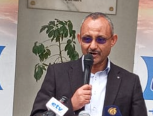 የገቢዎች ሚኒስቴር እና በስሩ ያሉ ተጠሪ ተቋማት በአማራ እና በአፋር ክልል ለሚገኙ ተፈናቃዮች የሚውል 135 ሚሊዮን ብር የሚገመት የምግብና የአልባሳት ድጋፍ አደረጉ።