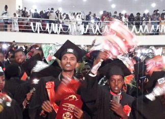 የደብረብርሃን ፖሊ ቴክኒክ ኮሌጅ በተለያዩ የትምህርት መስኮች ያሰለጠናቸውን ተማሪዎች አስመረቀ።
