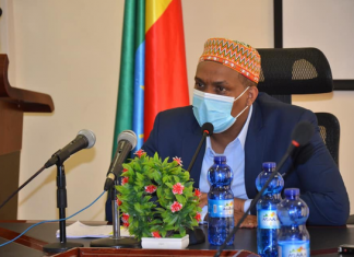 የሀረሪ ክልል የካቢኔ አባላት ለሁለተኛ ጊዜ የአንድ ወር ሙሉ ደምወዛቸውን ለሀገር መከላከያ ሠራዊት ለገሱ።