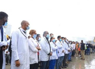45 ዶክተሮች እና የህክምና ባለሙያዎች ለሀገር መከላከያ ሠራዊት ሙያዊ ድጋፍ ለመሰጠት ወደ ግንባር አቀኑ።