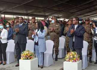 የሀገር መከላከያ ሠራዊቱን የሚቀላቀሉ የአዲስ አበባ ወጣቶች እና የጤና ባለሙያዎች ሽኝት እየተደረገላቸው ነው።
