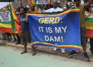 ኢትዮጵያውያን የጸጥታው ምክር ቤት በሕዳሴ ግድቡ ላይ የሚያደርገውን ጣልቃ ግብነት በመቃወም ሰልፍ እያካሄዱ ነው።