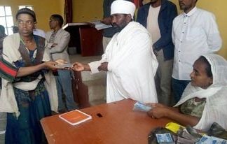 የአካባቢያቸዉን ሰላም ለማስጠበቅ ሲሉ ሕይወታቸውን ላጡ የፓሊስ፣ የሚሊሻ እና የልዩ ኀይል ቤተሰቦች የገንዘብ ድጋፍ ማድረጉን የዋግ ልማት ማኀበር አስታወቀ።