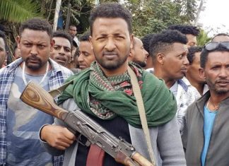 የደብረ ታቦር ወጣቶች ግንባር ድረስ በመሰለፍ ደጀንነታቸውን እያሳዩ ነው።