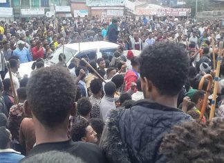 የደብረታቦር ሕዝብ በነቂስ ወጥቶ የሽብርተኛው ትህነግን ወረራ ለመከላከል የሚደረገውን ትግል እየደገፈ ነው።