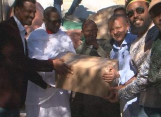 የኢንስትራክተር እንዳልክ ቀለመወርቅ መታሰቢያና በአዲስ አበባ የካዛንችስ አብሮ አደግ ጓደኛሞች ማኅበር ለወገን ጦር ድጋፍ አደረጉ፡፡