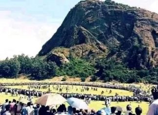 ʺከአምሳለ አንበሳው እስቴ ዴንሳ ተራራ ግርጌ”