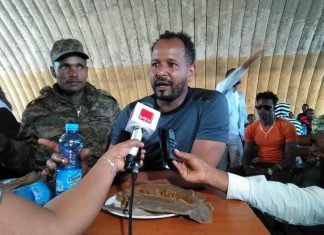 ከካናዳ ወደ ሀገራቸው የገቡት ዳያስፖራ ለልደት በዓል ጓደኞቻቸውን በማስተባበር ለወገን ጦር አባላት ማዕድ አጋሩ፡፡