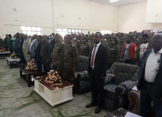 በሀገር መከላከያ ሠራዊት ደቡብ ዕዝ የሠራዊት አባላት የማዕረግ ማልበስ መርሃ- ግብር እየተካሄደ ነው።