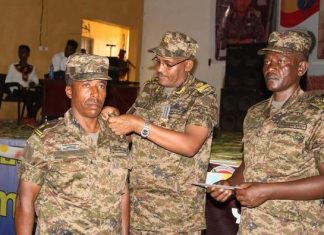 በብርሸለቆ መሰረታዊ ውትድርና ማሰልጠኛ ትምህርት ቤት የመቆያ ጊዜያቸውን ለሸፈኑና በሥራ አፈፃፀማቸው ብልጫ ላመጡ የሠራዊት አባላትና አመራሮች የማዕረግ ሹመትና ሽልማት ተሰጠ፡፡