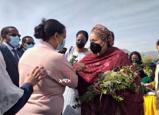 የተባበሩት መንግሥታት ድርጅት ምክትል ዋና ጸሐፊ አሚና ሙሃመድ በአሸባሪው የትህነግ ወራሪ ቡድን የወደሙ ተቋማትን ለመመልከት አማራ ክልል ኮምቦልቻ ከተማ ገብተዋል።