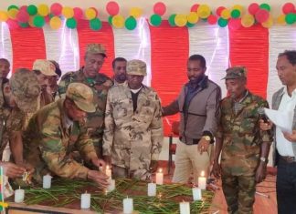 የአዊ ብሔረሰብ አስተዳደር በኅልውና ዘመቻው በጀግንነት ለተሰው የዘማች ቤተሰቦችና ጉዳት ለደረሰባቸው ዘማቾች የእውቅና እና የምሥጋና መርኃ ግብር አካሄደ።