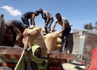 የሀገረ ማርያም ከሰም ወረዳ አስተዳደር በመንዝ ጌራ ወረዳ በአሸባሪው የትግራይ ወራሪ ቡድን ጉዳት ለደረሰባቸው ወገኖች የምግብ ድጋፍ አደረገ።