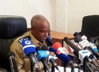 የአዲስ አበባ ከተማ አስተዳደር ፖሊስ ኮሚሽን ባለፉት ስድስት ወራት በርካታ የጦር መሳሪያዎችንና የገንዘብ ኖቶችን በቁጥጥር ስር ማዋሉን አስታወቀ።