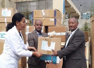 የሰዎች ለሰዎች ግብረሰናይ ድርጅት እና ተስፋ ለኢትዮጵያ ከ4 ነጥብ 7 ሚሊየን ብር በላይ የሚገመት የሕክምና ቁሳቁስ ለደሴ አጠቃላይ ስፔሻላይዝድ ሆስፒታል ድጋፍ አደረጉ።