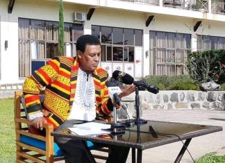 በውጭ ሀገራት በተለያዬ ምክንያት ለችግር የተዳረጉ ዜጎችን ወደ ሀገራቸው እንዲመለሱ እየተሠራ መሆኑን አምባሳደር ዲና ሙፍቲ ተናገሩ።