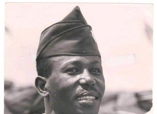 “አትንኩኝ ባይ እለኸኞች፣ የበረሃ መብረቆች”