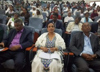 የሕዝብን ጥያቄ የእኔ ነው በማለት መናገርና ለመፈፀም መትጋት እንደሚገባ የአማራ ክልል ምክር ቤት አፈ ጉባዔ ፋንቱ ተስፋዬ አሳሰቡ።