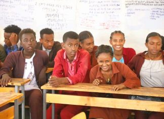 አምሪፍ ሄልዝ አፍሪካ ከባሕር ዳር ከተማ አሥተዳደር ትምህርት መምሪያ ጋር በመቀናጀት በጤናማ የወጣቶች ሥብዕና ግንባታ ዙሪያ ያሠለጠናቸውን ተማሪዎች አስመርቋል፡፡