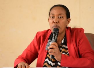 እያጋጠሙ ያሉ የሰላም እና የመልካም አሥተዳደር ችግሮች የሚፈቱት በጦርነት ሳይኾን በውይይት ሊኾን እንደሚገባ የደብረ ማርቆስ ከተማ ነዋሪዎች ተናገሩ፡፡