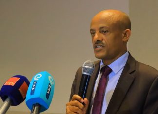 ርእሰ መሥተዳድር አረጋ ከበደ ከሀገራዊ ምክክር ኮሚሽን የሥራ ኀላፊዎች ጋር እየመከሩ ነው።