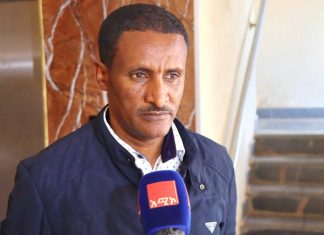 “የእኛ ዘመን ቁርጠኝነት እንደ አባቶቻችን የሕይዎት መስዋዕትነትን የሚጠይቅ ሳይኾን በሀገር ፍቅር ስሜት ሕዝብን ማገልገል ነው” የስሜን ጎጃም ዞን ሲቪል ሰርቪስ መምሪያ