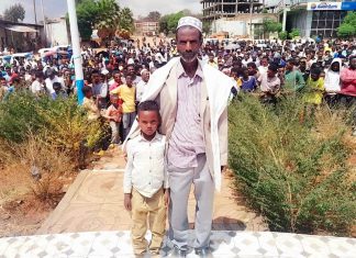 የሰሜን ጎጃም ኮማንድፖስት በአዴት ከተማ በጽንፈኞች ታግቶ የነበረ የሰባት ዓመት ህጻን አስለቀቀ።
