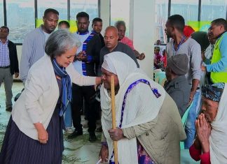 ፕሬዝዳንት ሳህለወርቅ ዘውዴ መጪውን የትንሣኤ በዓል ምክንያት በማድረግ በዝቅተኛ የኑሮ ደረጃ ላይ ለሚገኙ ወገኖች ማዕድ አጋሩ።