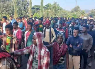 በምሥራቅ ጎጃም ዞን ወጣቶች የሀገር መከላከያ ሠራዊትን እየተቀላቀሉ ነዉ።
