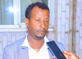 ሕዝቡ ለመንገድ ግንባታ ከ2 ነጥብ 2 ሚሊዮን ብር በላይ ድጋፍ ማድረጉን የአዊ ብሔረሰብ አሥተዳደር መንገድ መምሪያ አስታወቀ።