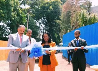 የአዲስ አበባ ከተማ አሥተዳደር ከሚድሮክ ኢንቨስትመንት ግሩፕ ጋር በመተባበር ያስገነባቸውን መኖሪያ ቤቶች ለነዋሪዎች አስረከበ።