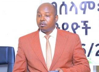 በጎንደር ከተማ የክልሉ መንግሥት ያቀረበውን የሰላም ጥሪ ተቀብለው የተሀድሶ ሥልጠና የወሰዱ ወጣቶች ወደ ማኅበረሰቡ ተቀላቀሉ።