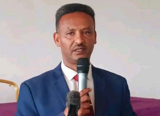 “በጫካ የሚገኙ ወገኖችን ወደተፈጠሩበት መልካም ሥራ እንዲመለሱ ማስቻል ከሃይማኖት አባቶች እና ከሀገር ሽማግሌዎች ይጠበቃል” የደቡብ ጎንደር ዞን ዋና አሥተዳዳሪ ጥላሁን ደጀኔ