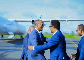 የኢንዱስትሪ ሚኒስትር መላኩ አለበል እና የመንግሥት ኮሚኒኬሽን አገልግሎት ሚኒስትሩ ለገሰ ቱሉ (ዶ.ር) ጅግጅጋ ገቡ