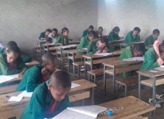 በአዊ ብሔረሰብ አሥተዳደር ከ7ሺህ በላይ የ6ኛ ክፍል ተማሪዎች ክልላዊ ፈተና እየወሰዱ ነው።