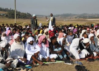 1 ሺህ 445ኛው የዒድ አል አድሃ ዓረፋ በዓል በደብረ ብርሃን ከተማ እየተከበረ ነው።