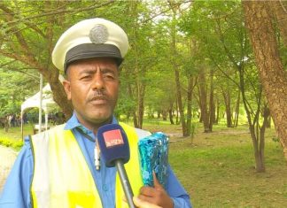 በኮምቦልቻ ከተማ የተሻለ አፈጻጸም ለነበራቸው የፖሊሰ አባላት ዕውቅና እና ሽልማት ተበረከተላቸው፡፡
