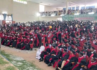 ደብረ ታቦር ዩኒቨርሲቲ ያሠለጠናቸውን 5 መቶ 44 ተማሪዎች በመጀመሪያ ዲግሪ እና በሁለተኛ ዲግሪ አስመረቀ።