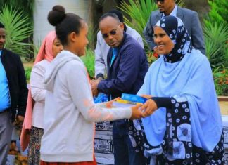 የከተማና መሰረተ ልማት ሚኒስቴር ለሀረሪ ክልል ለተለያዩ የልማት ሥራዎች የሚውል የ 20 ሚሊዮን ብር ድጋፍ አደረገ።