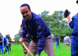 “በታሪካዊቷ የጎንደር ከተማ ተገኝቼ በአረንጓዴ አሻራ መርሐ ግብር ላይ በመሳተፌ ተደስቻለሁ” የገንዘብ ሚኒስትር አሕመድ ሽዴ