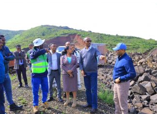 የመገጭ ግድብን በተያዘለት የጊዜ ገደብ ለማጠናቀቅ እየተሠራ መኾኑን የኢንዱስትሪ ሚኒስትር መላኩ አለበል ገለጹ።