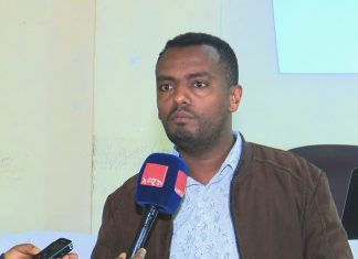 የደብረ ብርሃን ከተማ አስተዳደር ግብርና መምሪያ የአፈር ለምነትን ለመጨመር ትኩረት ሰጥቶ እየሠራ መኾኑን ገለጸ፡፡
