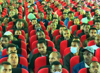 በተለያየ ምክንያት የተከሰቱ ችግሮችን በፅናት መታገል እና ማረም ልዩ ትኩረት ሊሰጠው እንደሚገባ የምሥራቅ ጎጃም ዞን የመንግሥት የሥራ ኀላፊዎች ገለጹ።