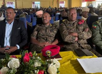 “ማኅበረሰቡ ጥያቄዎች ሁሉ በሰላም እንዲፈቱ ጽኑ አቋሙን አሳይቶናል” የሰሜን ሸዋ ዞን አሥተዳዳሪ መካሻ ዓለማየሁ