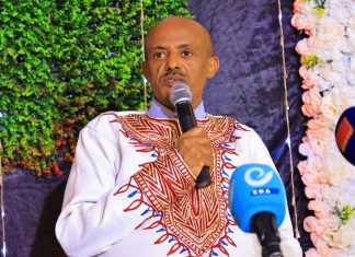ርእሰ መሥተዳድር አረጋ ከበደ ከጎንደር ከተማ ነዋሪዎች ጋር እየተወያዩ ነው።